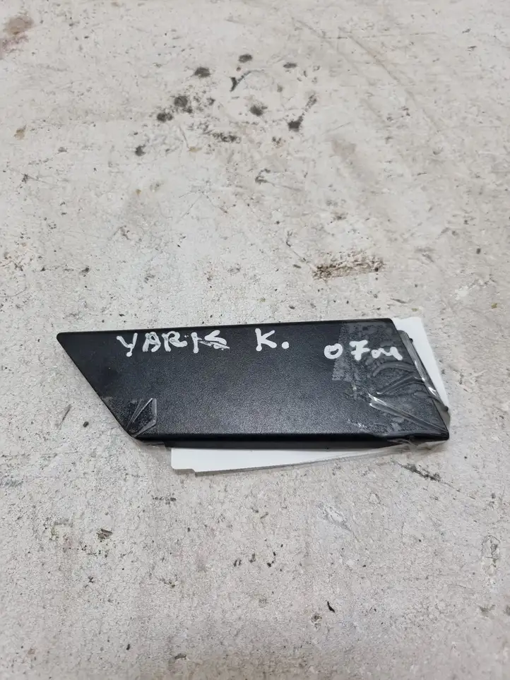 Toyota Yaris (2005 - 2009) 75752 Прочие детали салона — фото 1
