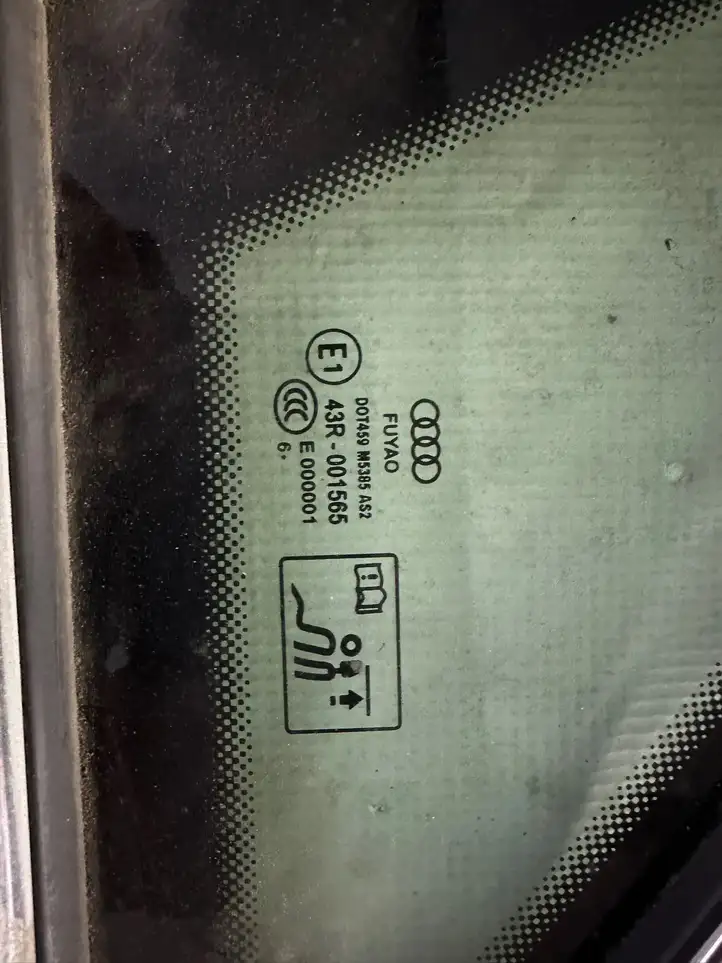 Audi A4 S4 B9 (2015 - 2019) 8W5845297D Заднее боковое стекло — фото 2