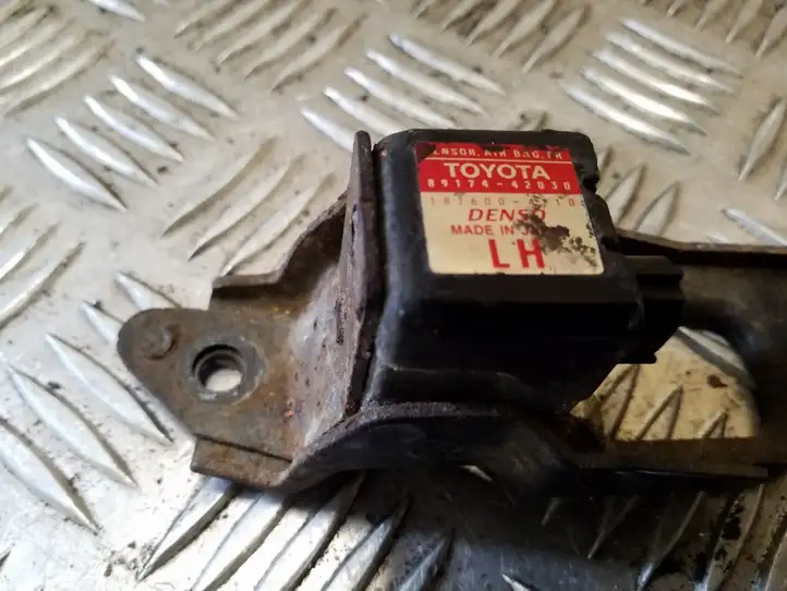 Toyota RAV 4 (XA20) (2000 - 2005) 8917442030 Датчик удара SRS — фото 2