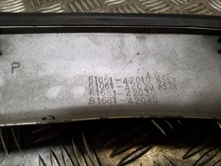 Toyota RAV 4 (XA20) (2000 - 2005) 6106142010 Молдинги задней двери — фото 4