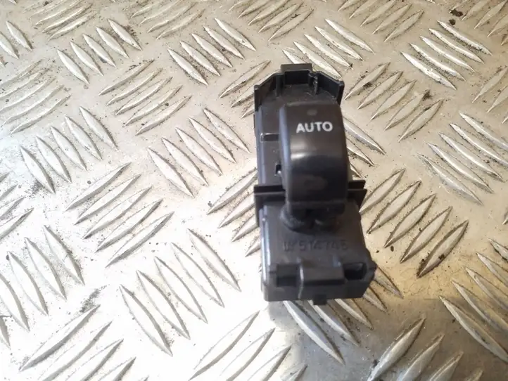 Toyota Avensis Verso (2001 - 2004) 8403044020 Блок кнопок стеклоподъемников — фото 4