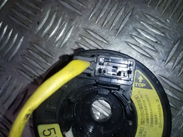 Toyota Avensis Verso (2001 - 2004) Контактное кольцо SRS — фото 3