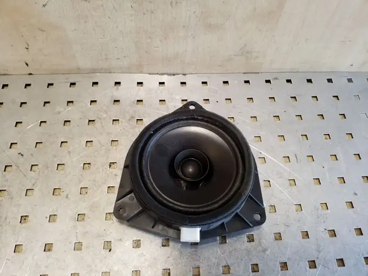 Toyota Avensis Verso (2001 - 2004) 8616044130 Динамики задних дверей — фото 1