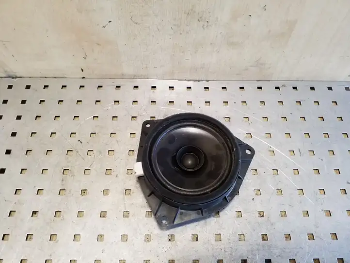 Toyota Avensis Verso (2001 - 2004) 8616044130 Динамики задних дверей — фото 1