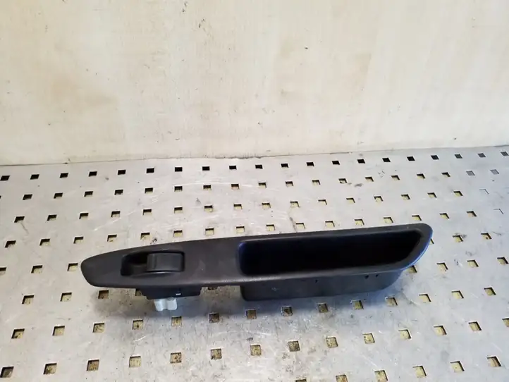 Subaru Forester SG (2003 - 2005) Кнопка стеклоподъемников — фото 2