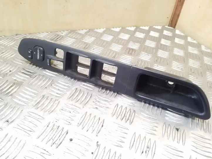 Subaru Forester SG (2003 - 2005) Накладка кнопки стеклоподъемника — фото 1