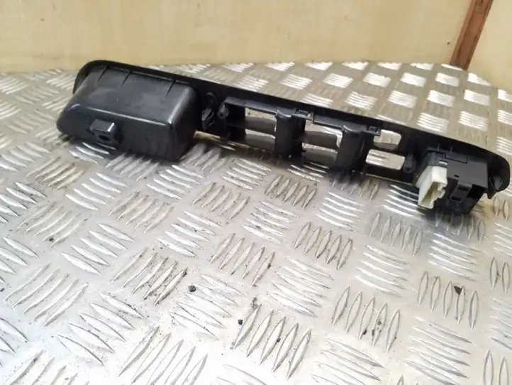 Subaru Forester SG (2003 - 2005) Накладка кнопки стеклоподъемника — фото 2