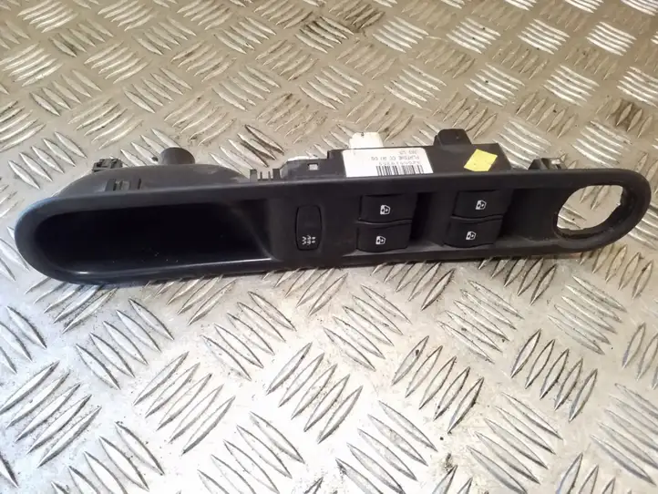 Renault Espace - Grand espace IV (2004 - 2014) 8200519355 Блок кнопок стеклоподъемников — фото 1