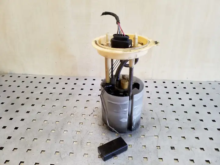 Audi A3/S3 8P (2004 - 2008)   Насос топлива (в топливном баке)