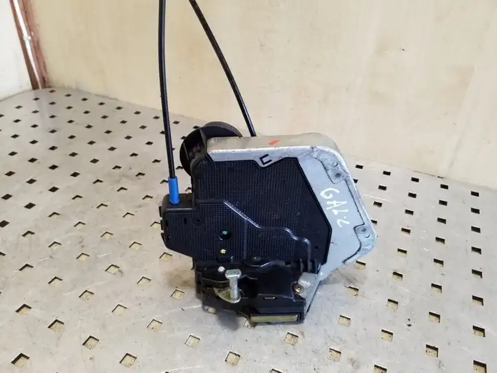 Toyota Corolla Verso E121 (2004 - 2007) Замок задней двери — фото 3