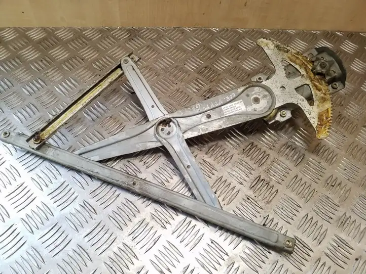 Toyota Corolla Verso AR10 (2004 - 2009) 698300F010 Механический стеклоподъемник задней двери — фото 3