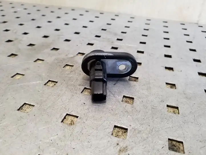 Toyota Avensis T270 (2009 - 2012) Датчик открытия задней двери — фото 3