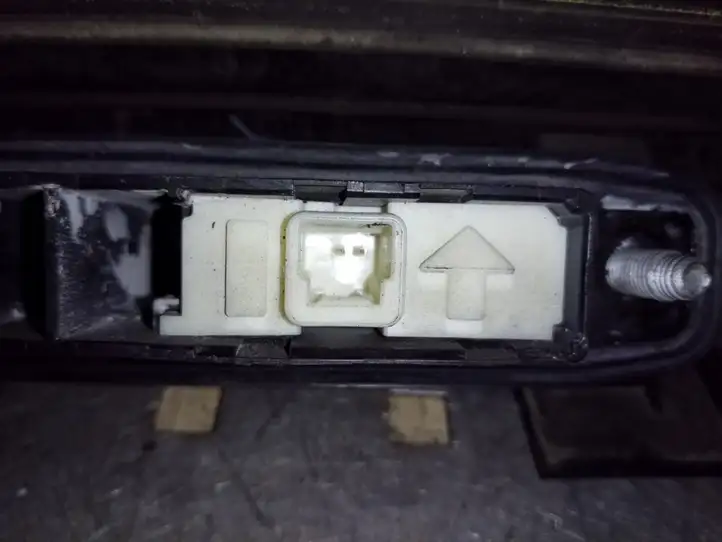 Toyota Avensis T270 (2009 - 2012) 7680105090 Подсветка номера — фото 4