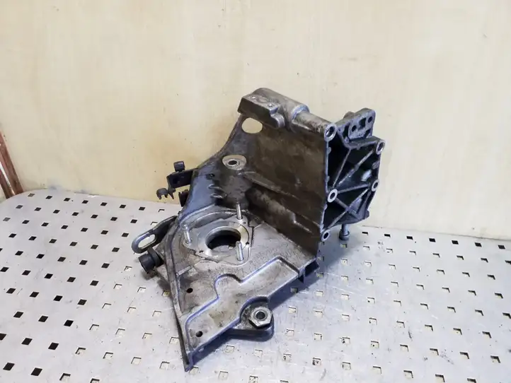 Opel Zafira B (2006 - 2008) 55187918 Кронштейн топливного насоса — фото 2