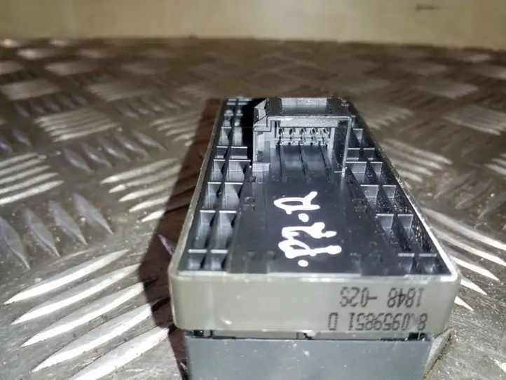 Audi A4 S4 B8 8K (2007 - 2011) 8K0959851D Кнопка стеклоподъемников — фото 2
