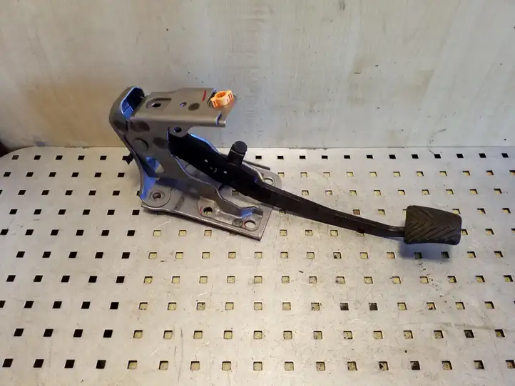 Peugeot 4007 (2007 - 2012)   Тормозная педаль