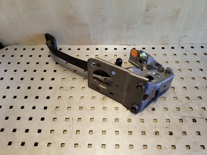 Peugeot 4007 (2007 - 2012)   Тормозная педаль