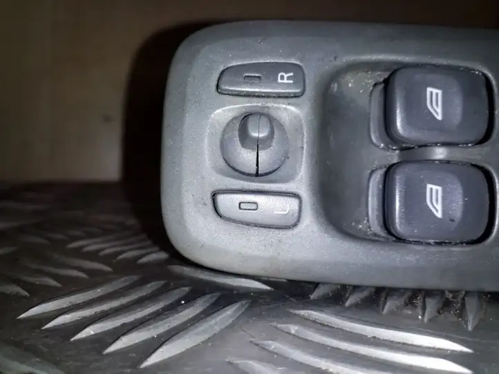 Volvo V70 (2000 - 2004) 09193383 Кнопка стеклоподъемников — фото 7