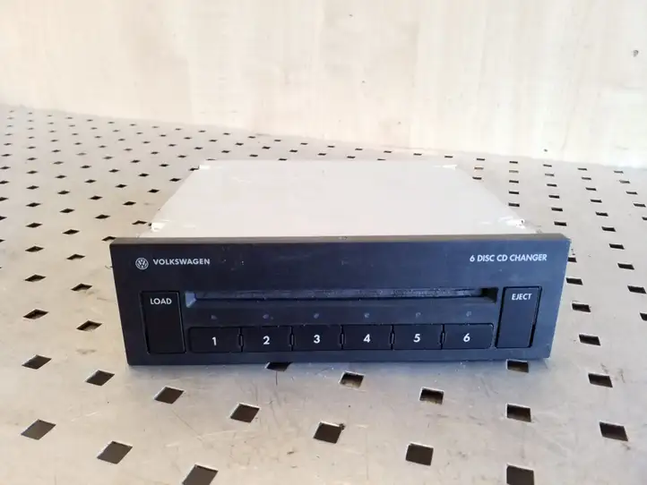 Volkswagen Tiguan (2007 - 2011)  1K0035110A CD/DVD чейнджер