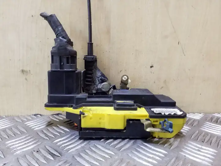 Volvo V70 (2000 - 2004) 8626967 Замок задней двери — фото 2