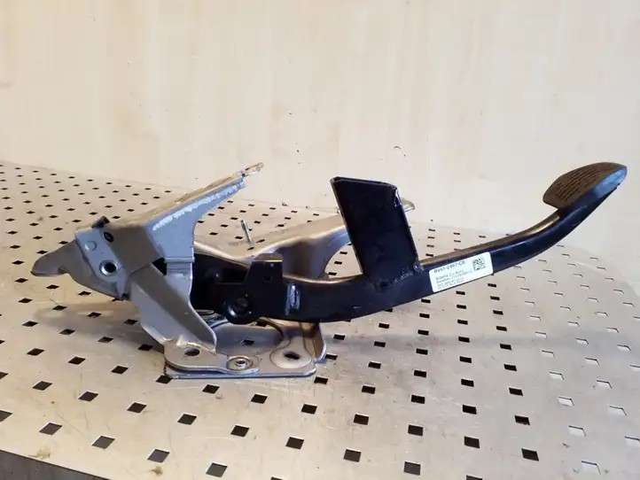 Ford Focus (2011 - 2015)  BV612467CE Тормозная педаль