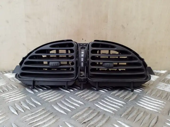 Citroen C5 (2001 - 2004) 963261727A Центральный воздушный дефлектор — фото 1