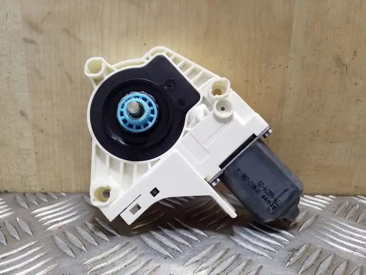 Volkswagen Touareg II (2010 - 2018) 8K0959811A Стеклоподъемник задней двери — фото 3