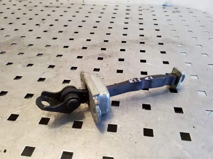 Nissan Qashqai (2006 - 2010) Ограничитель задней двери — фото 2