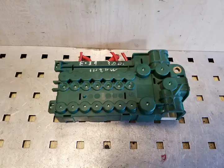 BMW 5 E39 (1996 - 2003)  8387543 Блок предохранителей