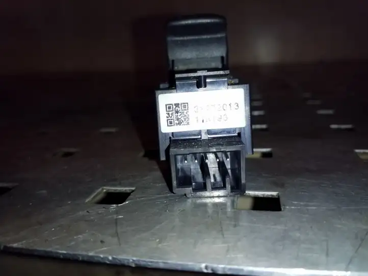 Volvo XC60 (2008 - 2013)  31272013 Кнопка стеклоподъемников