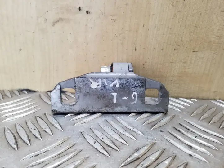 Volvo XC60 (2008 - 2013)   Верхняя петля задней двери