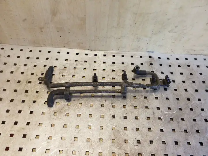 Subaru Outback (2003 - 2007) Трубка топливной системы — фото 2