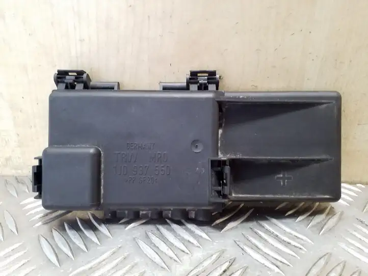 Volkswagen Golf IV (1998 - 2005) 1J0937550M Крышка ящика предохранителей — фото 1