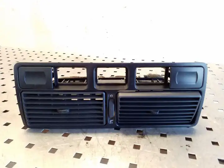Volkswagen Golf IV (1998 - 2005) 1J0819728C Центральный воздушный дефлектор — фото 1