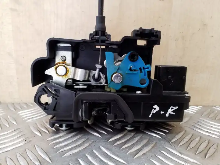 Opel Antara (2011 - 2017)  6037 Замок передней двери