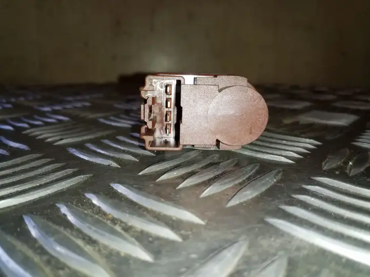 Land Rover Range Rover Sport (2005 - 2009)  VE712061 Датчик тормозной педали