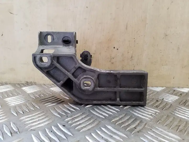 Volvo S40, V40 (2000 - 2004) 8200055566 Кронштейн топливного насоса — фото 2