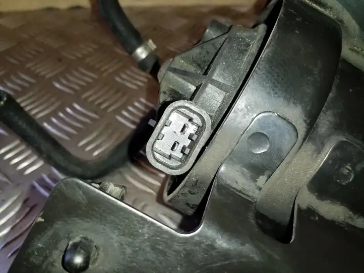 Volvo S40 (2000 - 2004)   Фильтр топлива