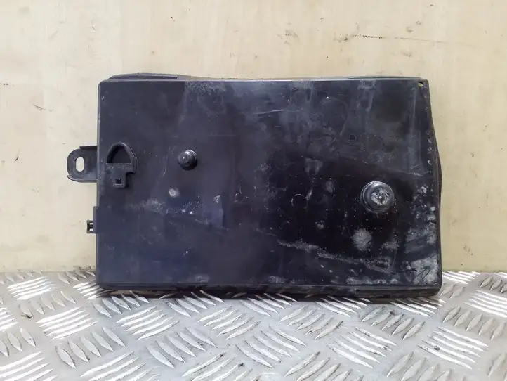 Subaru Outback (2009 - 2014) 82122AJ001 Крышка ящика аккумулятора — фото 2