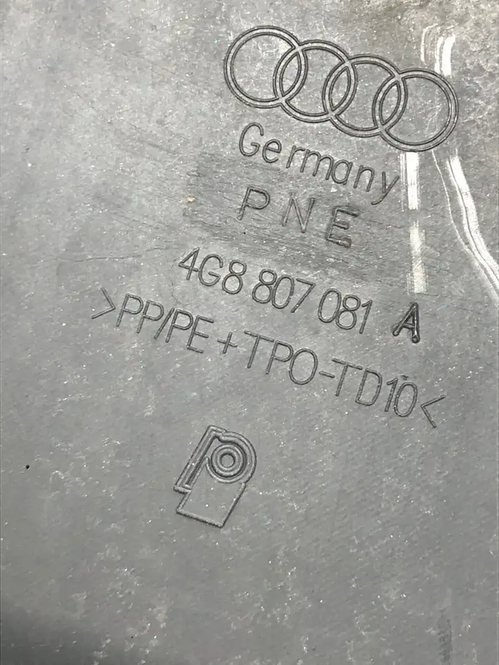 Audi A7 S7 4G (2010 - 2014) 4G8807081A Верхняя панель радиатора — фото 3