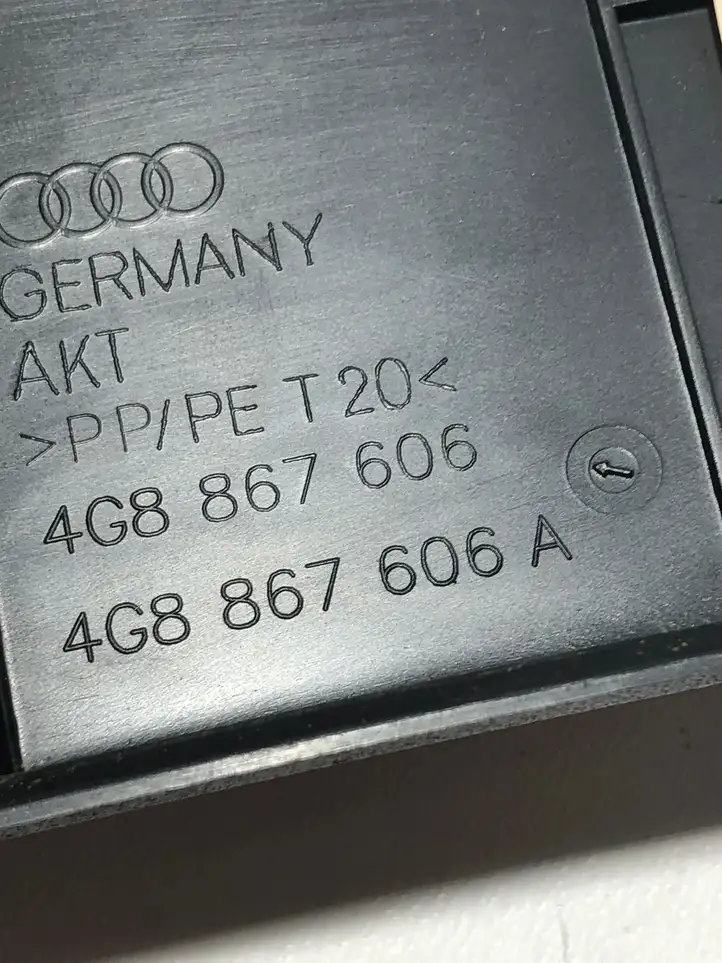 Audi A7 S7 4G (2010 - 2014) 4G8867606A Крышка — фото 3