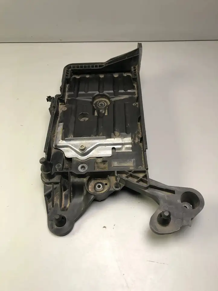 Volkswagen Jetta USA (2019 - ) 5Q0915331K Площадка аккумулятора — фото 2