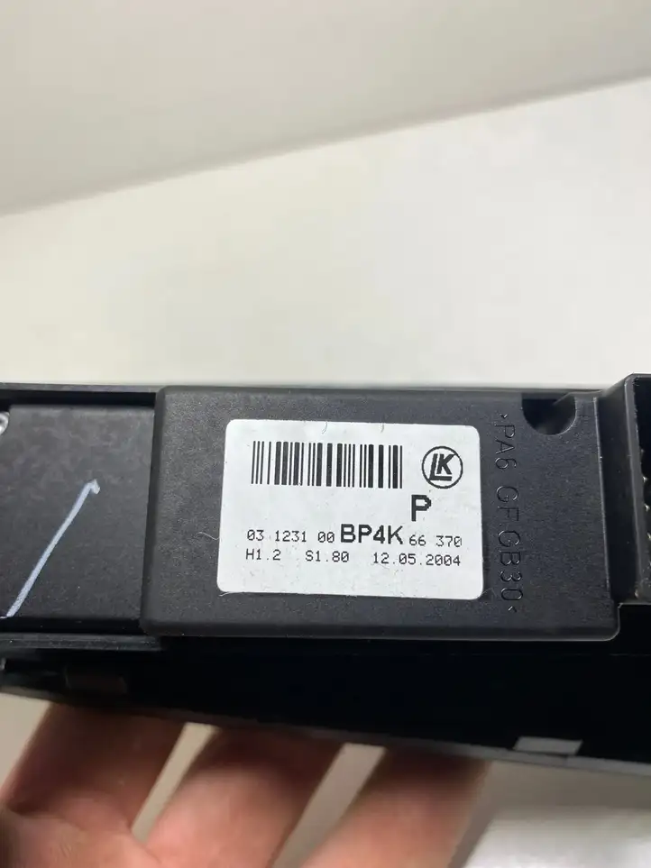 Mazda 3 I (2003 - 2006) BP4K66370 Кнопка стеклоподъемников — фото 3