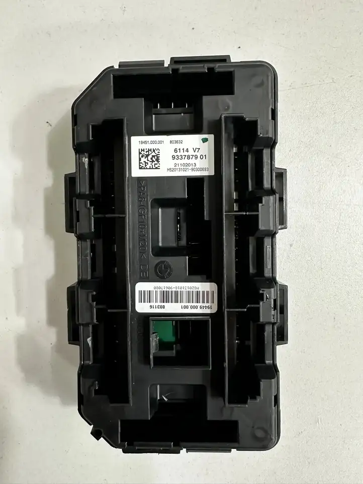 BMW 3 F30 F35 F31 (2012 - 2018) 9337879 Блок монтирования реле — фото 2