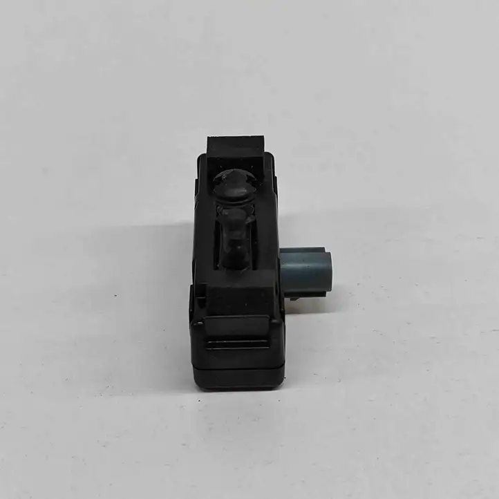 Land Rover Range Rover Velar (2017 - ) FW9319C024AB Усилитель антенны — фото 3