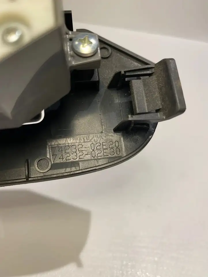 Toyota Auris E180 (2012 - 2018) 7423202E20 Кнопка стеклоподъемников — фото 6
