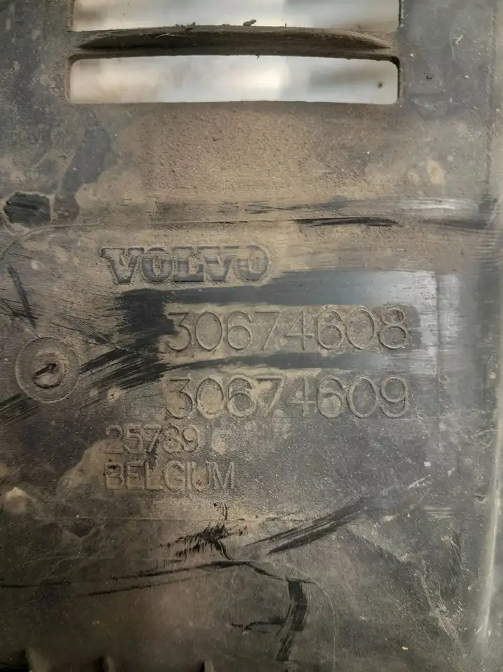 Volvo V50 (2004 - 2008) 30674609 Облицовка радиатора — фото 3