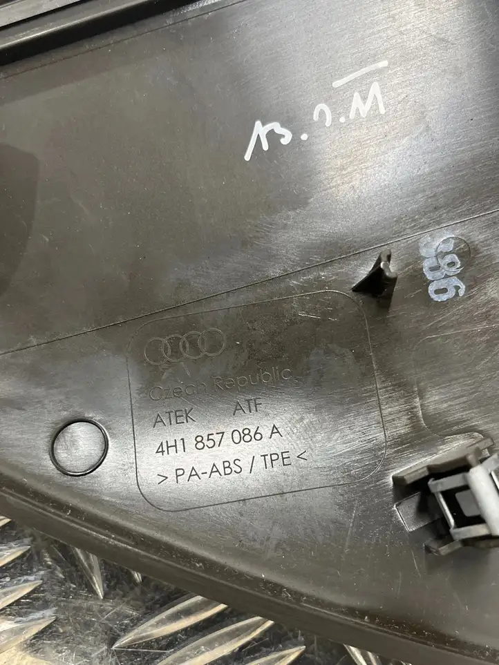 Audi A8 S8 D4 4H (2010 - 2014) 4H1857086A Прочие детали салона — фото 4
