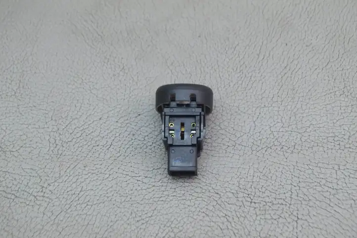 Nissan Juke I F15 (2010 - 2018) S31471 Включатель аварийных фонарей — фото 5