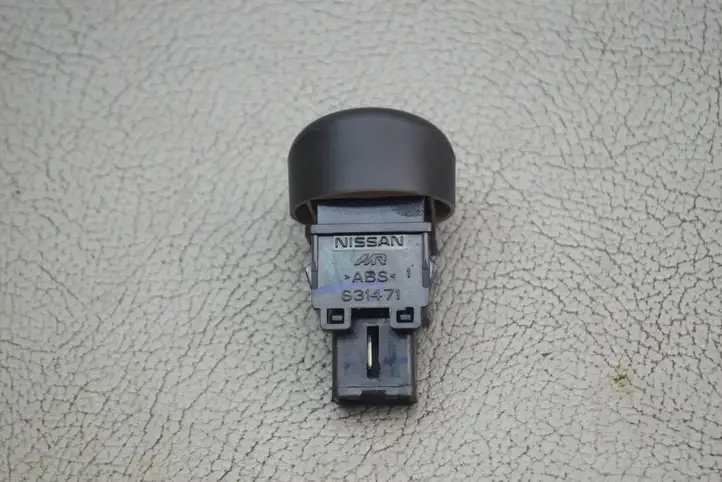 Nissan Juke I F15 (2010 - 2018) S31471 Включатель аварийных фонарей — фото 6